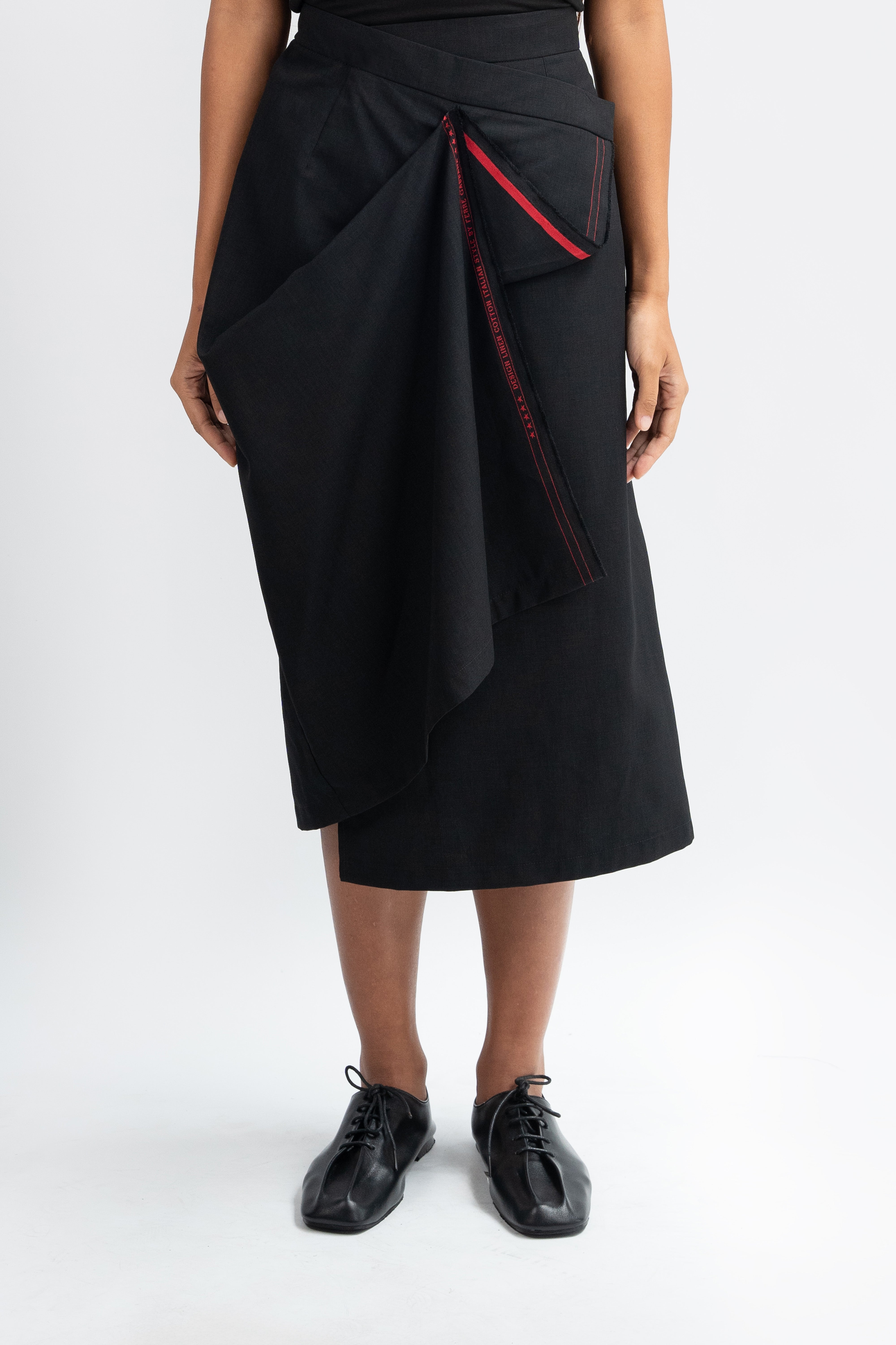 Form Skirt Black