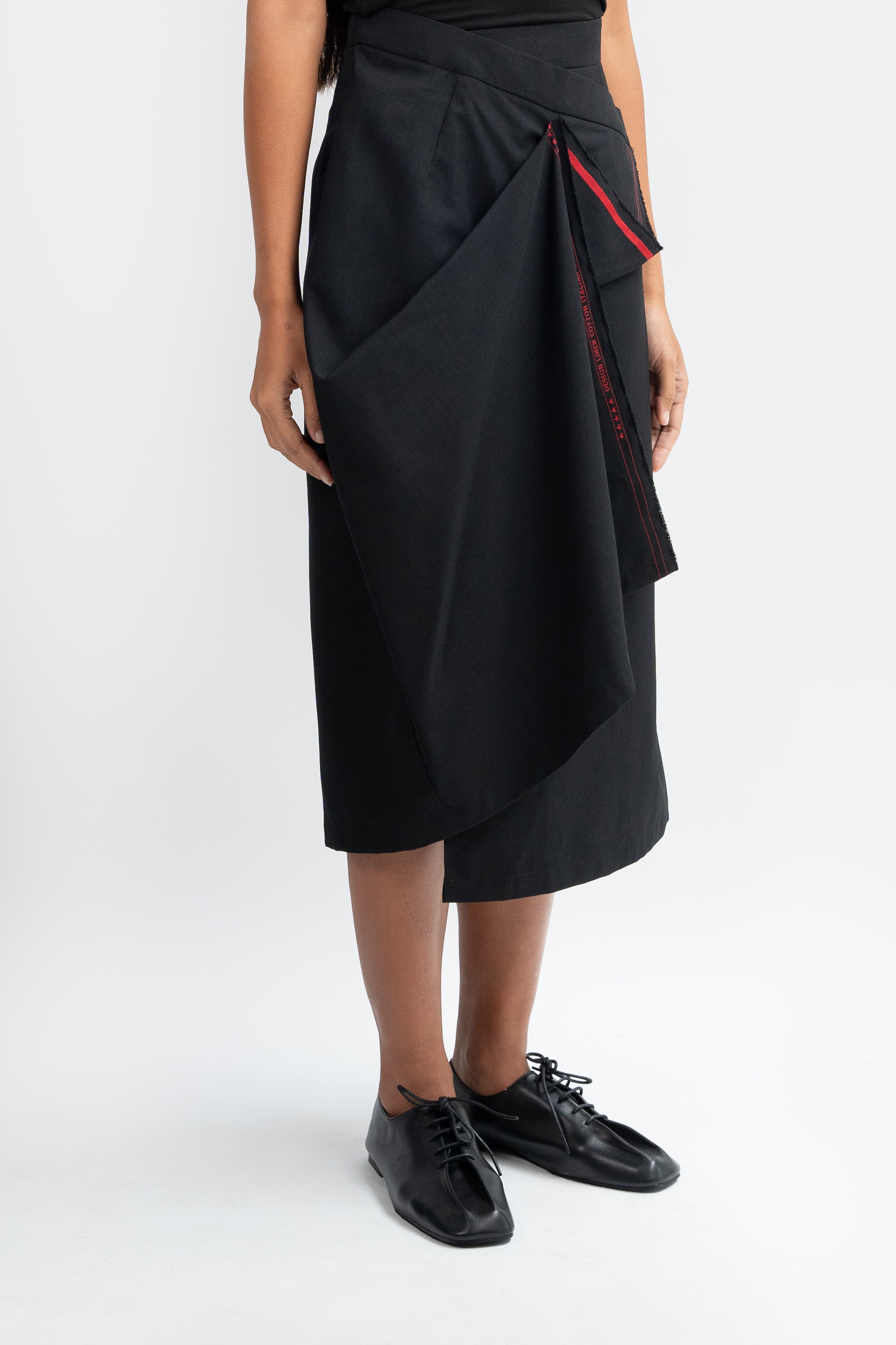 Form Skirt Black