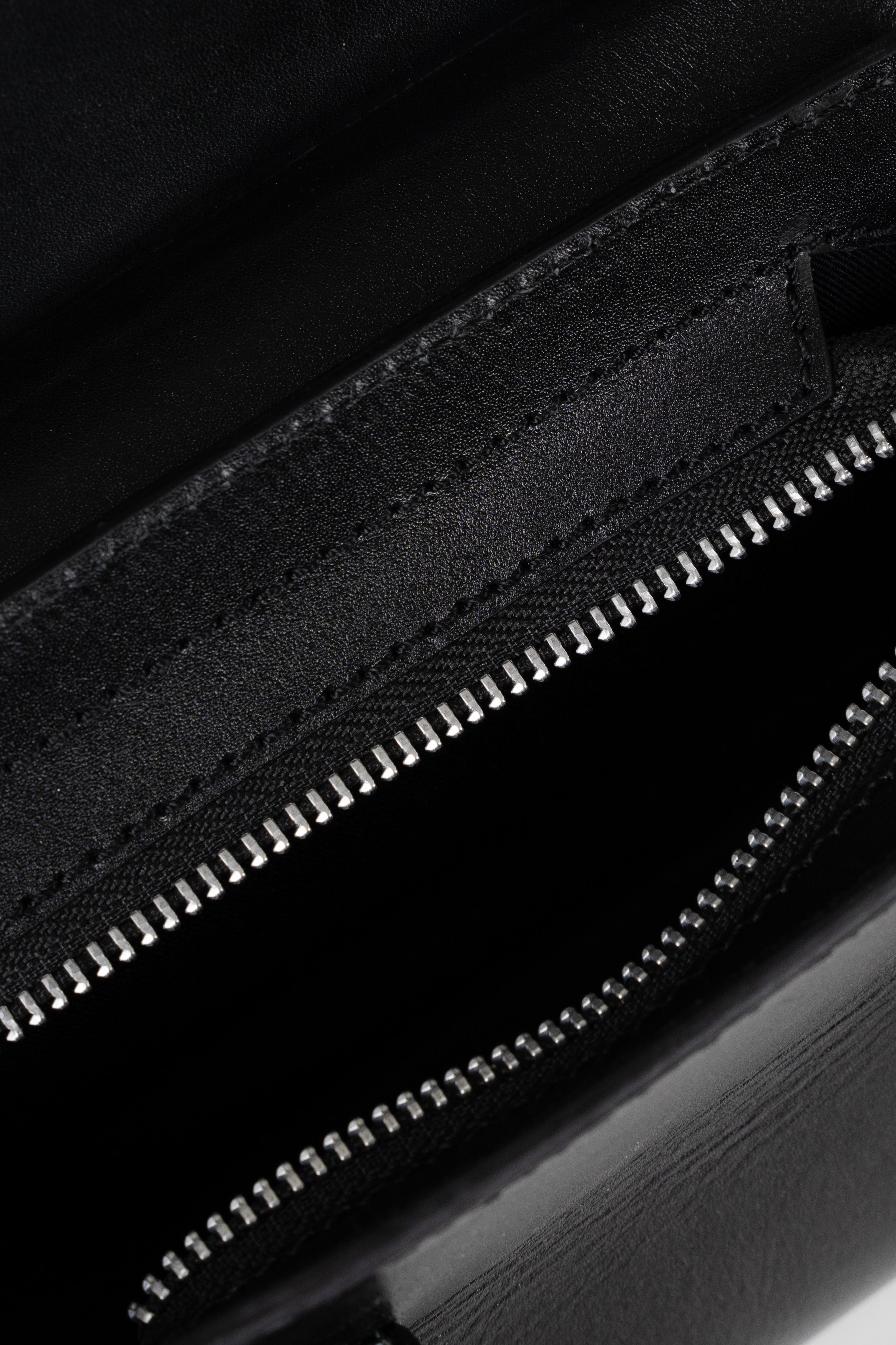 Micro Isolation Bag Nappa Black