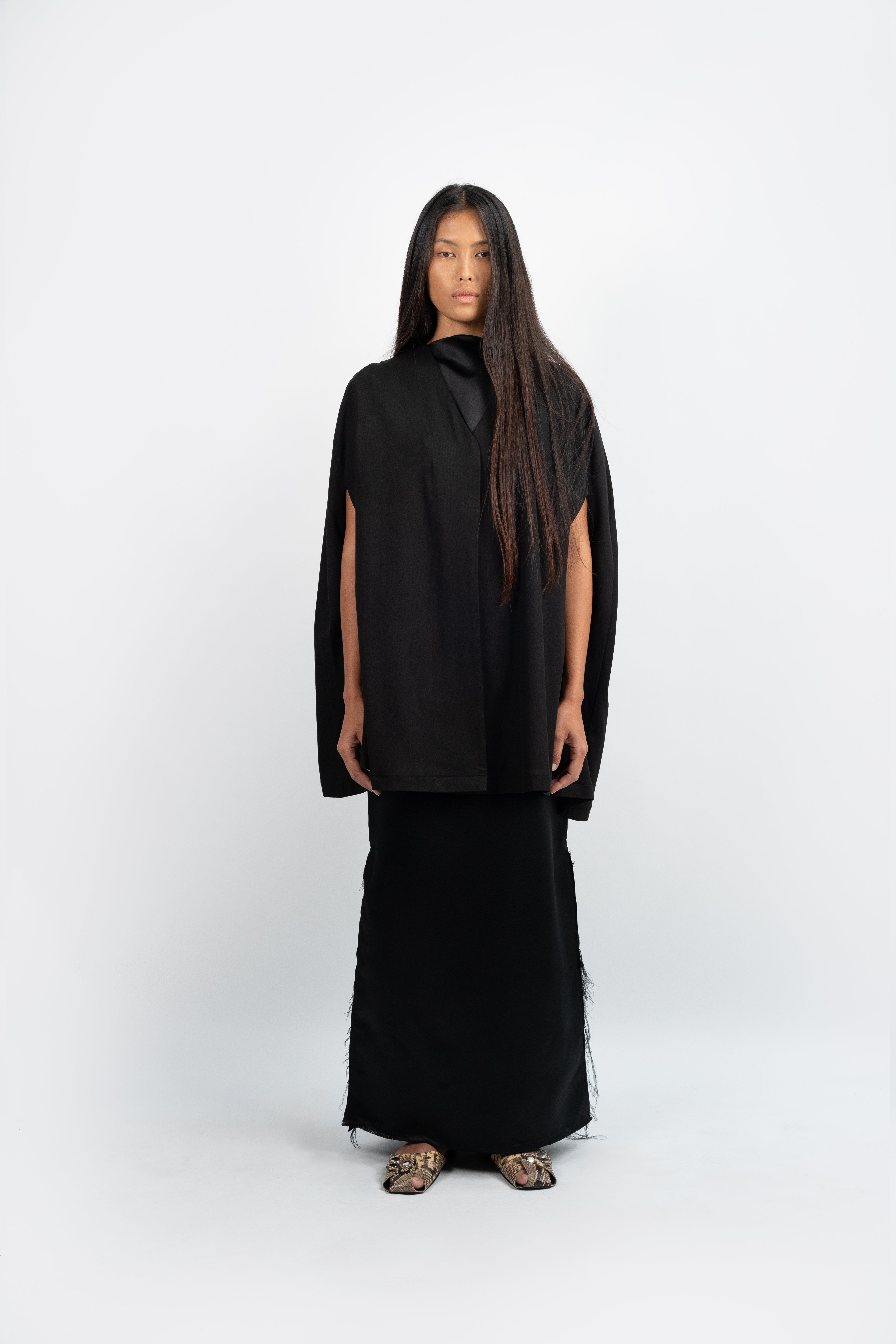 Midgard Cape Black