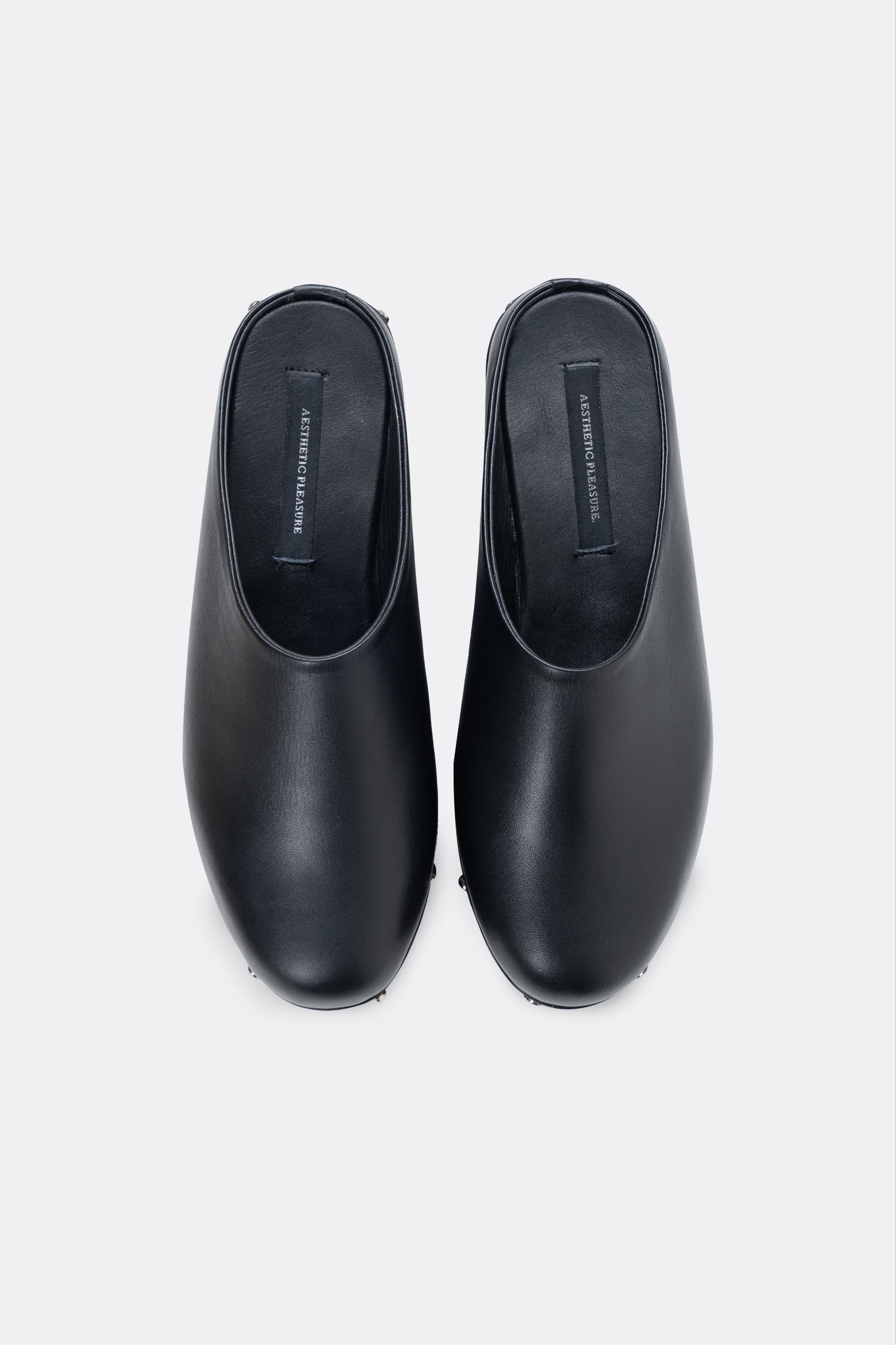 Slug Clogs Black