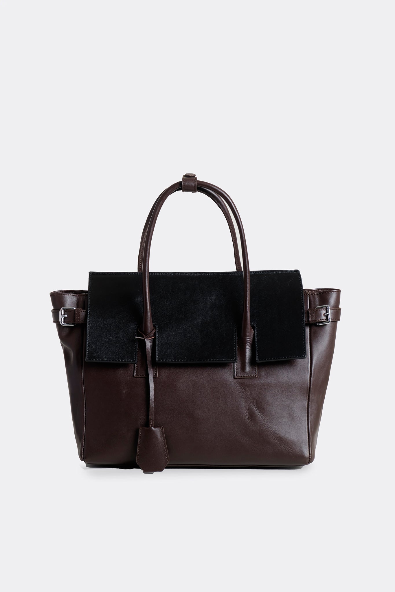 Slits Flap Essens Medium Nappa Black