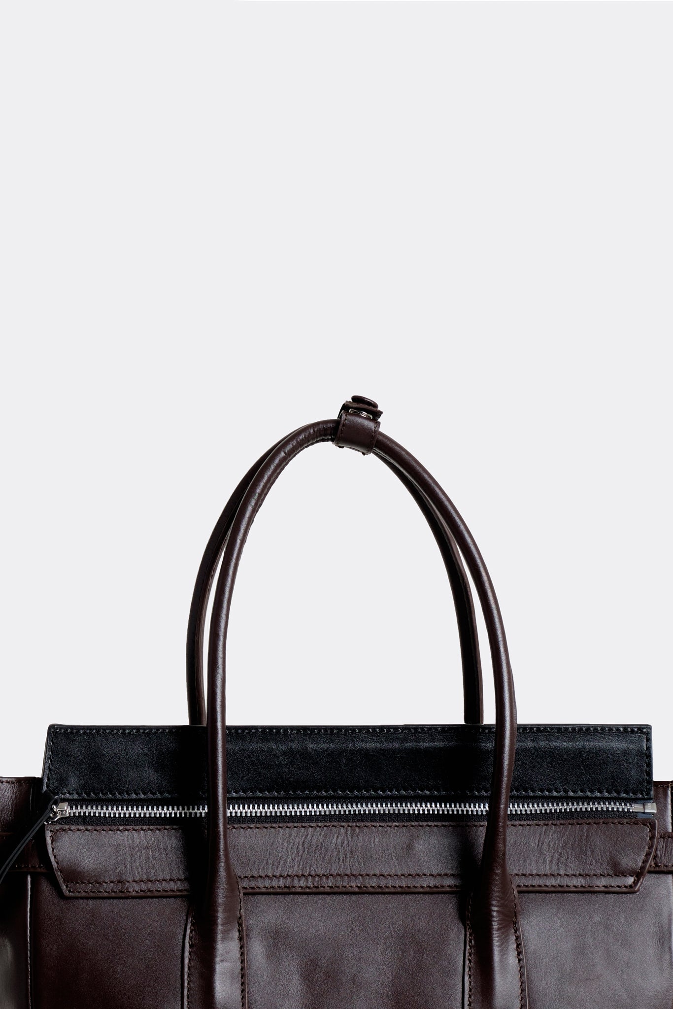 Slits Flap Essens Medium Nappa Black