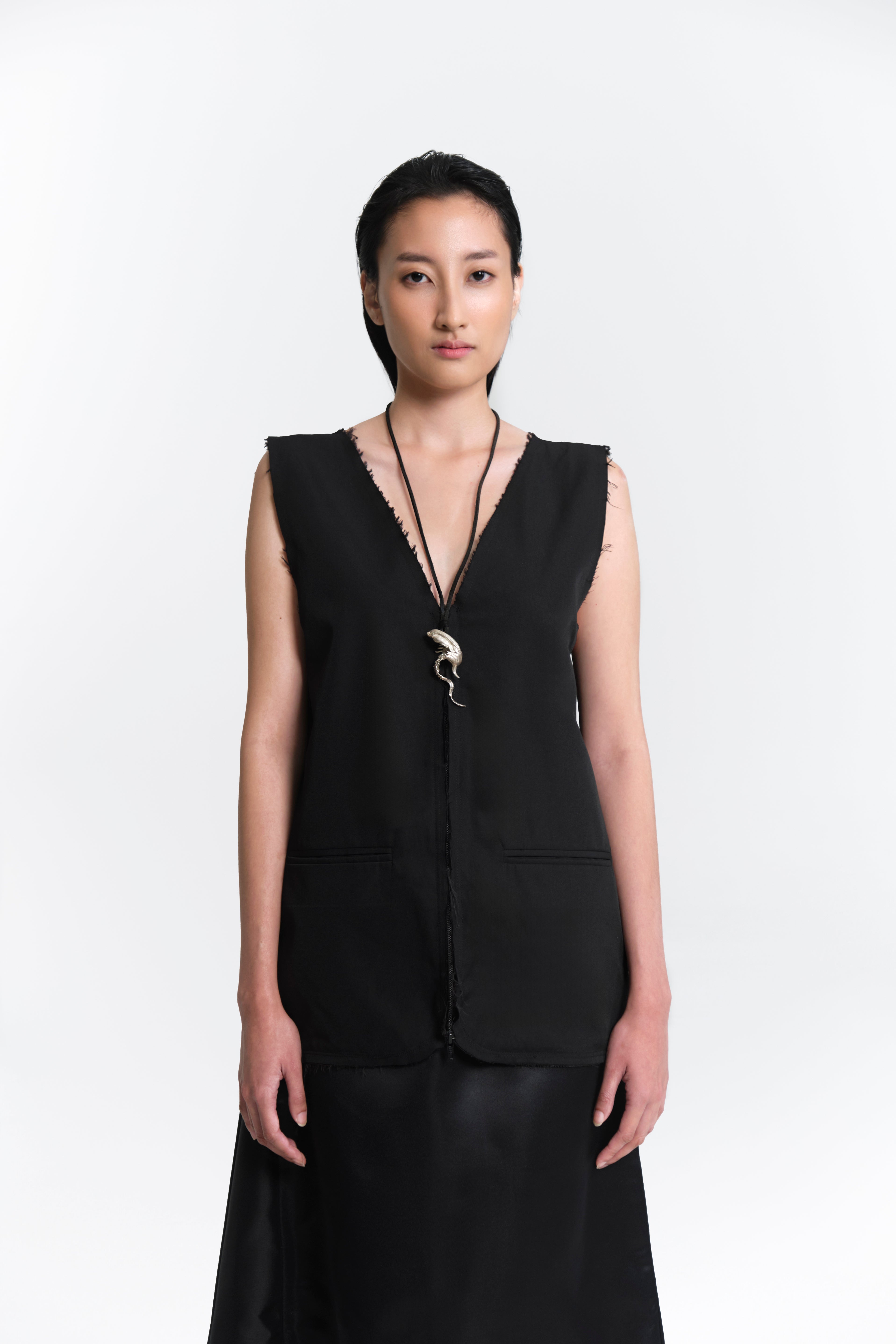 Izz Vest