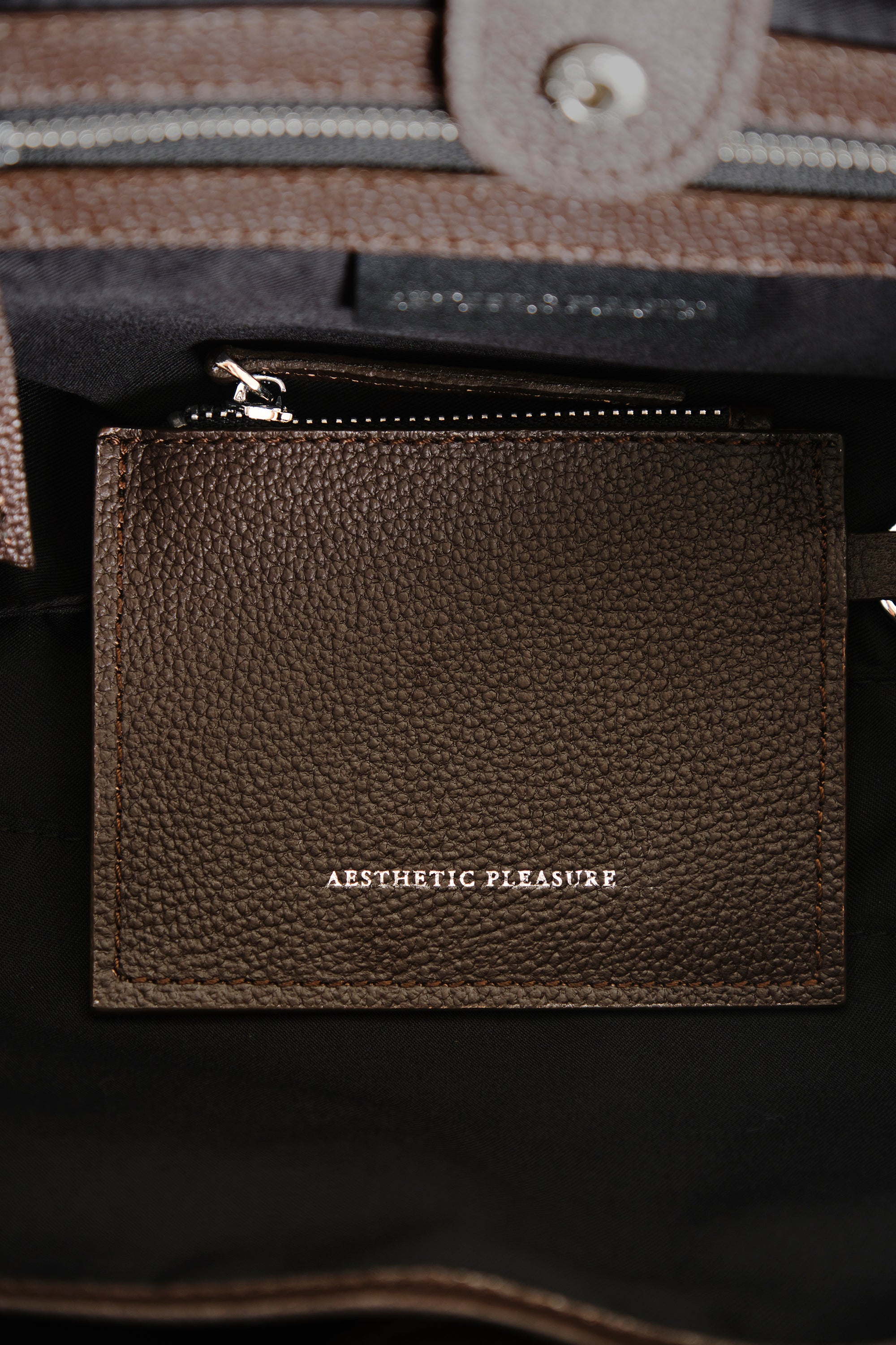Rocco Baguette Bag Grain Brown